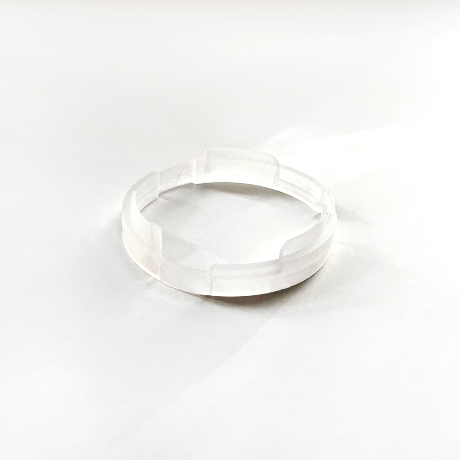 The upper spatula is a part of the Cuzen Matcha Maker’s ceramic mill unit.